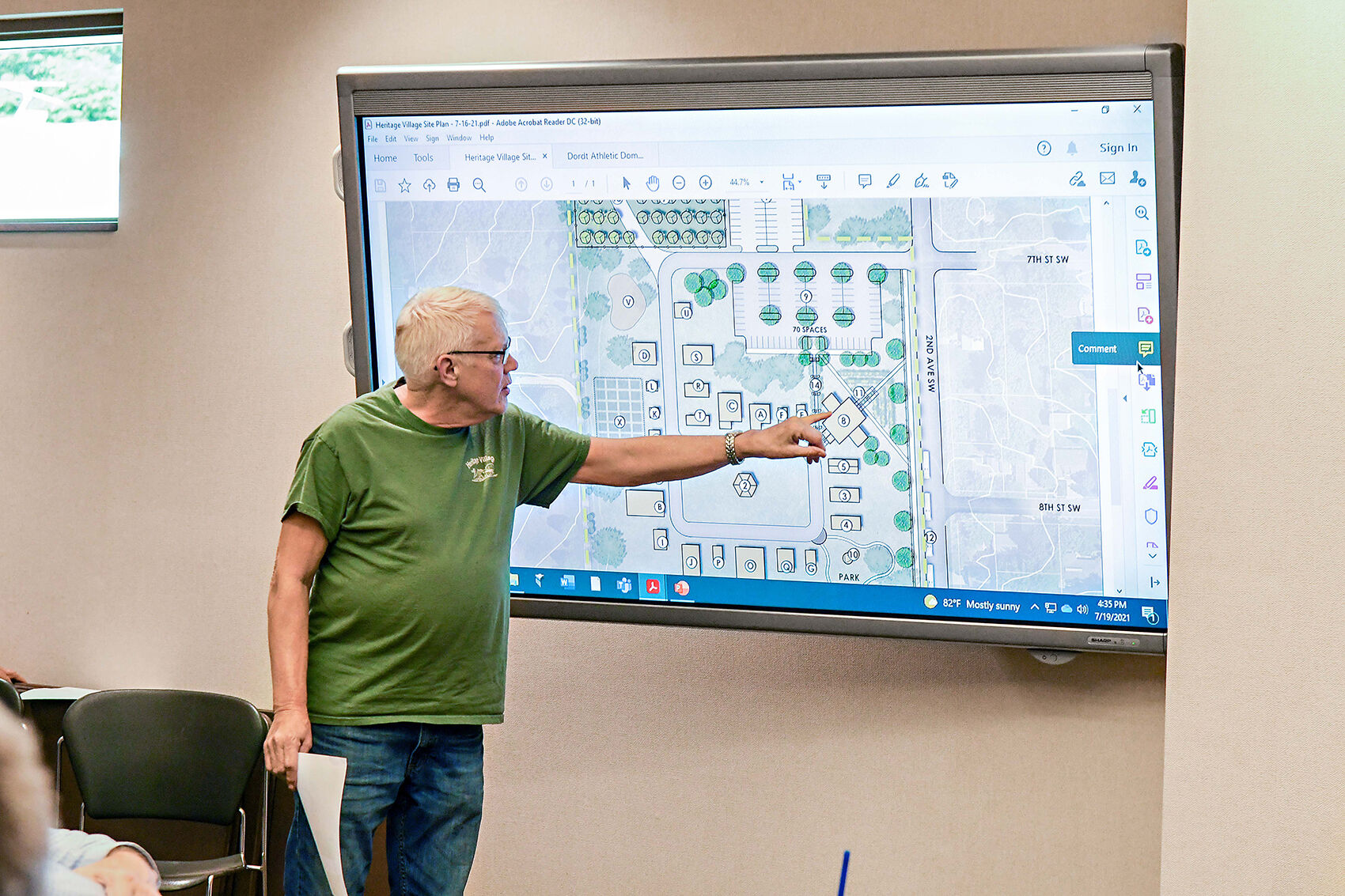 Larry Te Grotenhuis speaks to city council